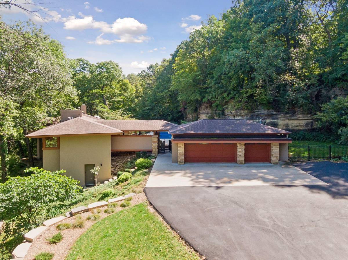 3452 Mayowood RD SW, Rochester, MN 55902