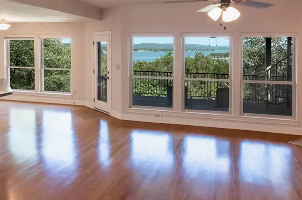 6400 Lakeshore DR, Lago Vista, TX 78645