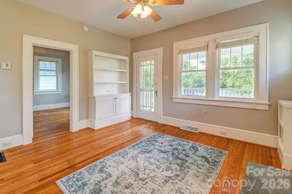 11 Temple AVE, Asheville, NC 28804