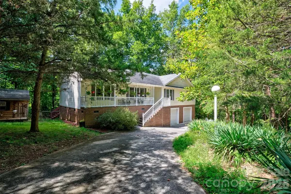 319 Don Mccarter DR, Clover, SC 29710