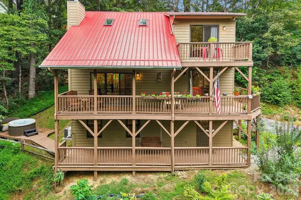 36 Nicholas LN, Maggie Valley, NC 28751