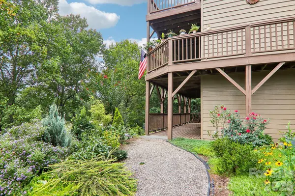 36 Nicholas LN, Maggie Valley, NC 28751