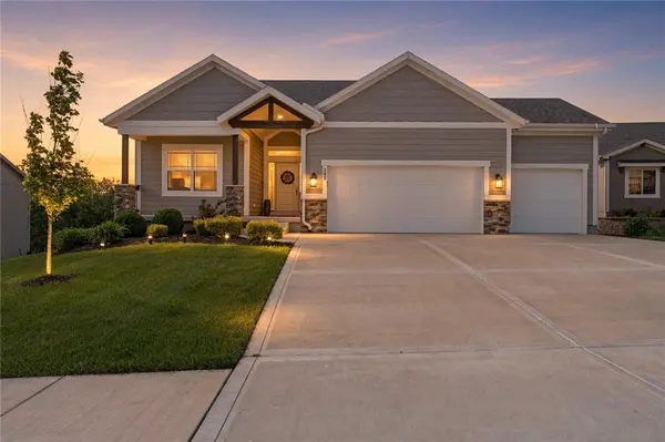 202 NW Joshua DR, Lee's Summit, MO 64081