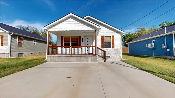 604 N Spring ST, Nevada, MO 64772