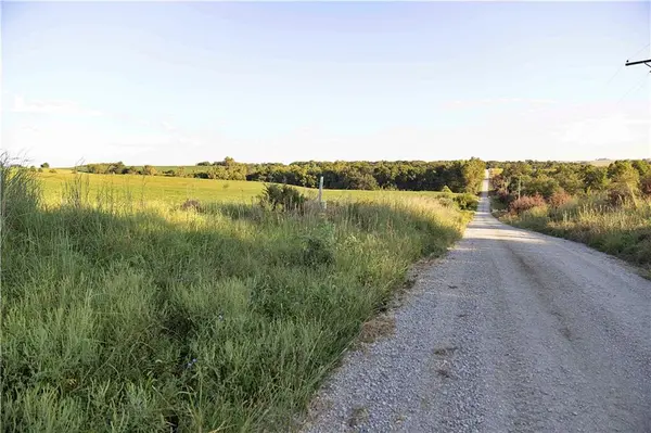 W 150th AVE, Bethany, MO 64424