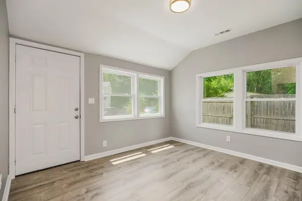 10522 E 6th ST, Independence, MO 64053