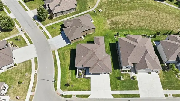 4225 NE Overbrook DR, Lee's Summit, MO 64064