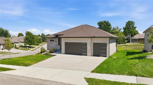 4225 NE Overbrook DR, Lee's Summit, MO 64064