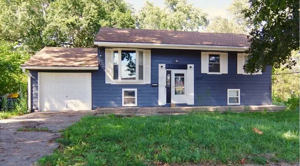 8302 E 93RD TER, Kansas City, MO 64138