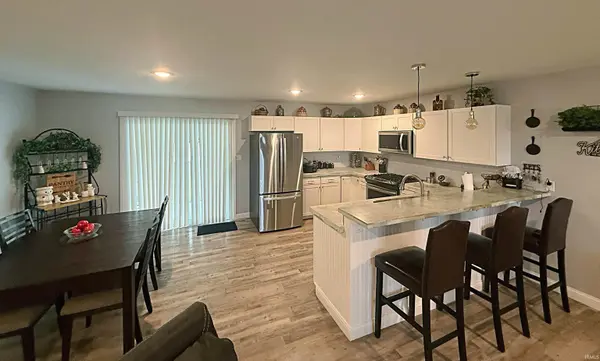 907 Longfellow DR, Washington, IN 47501