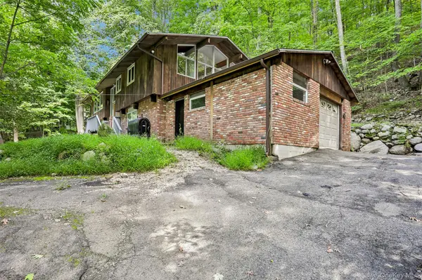 951 Haverstraw RD, Suffern, NY 10901