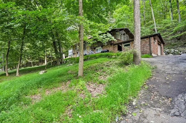 951 Haverstraw RD, Suffern, NY 10901