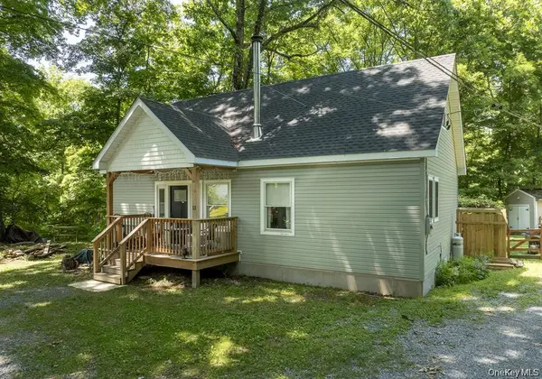 13-14 Creekside PL, Pleasant Valley, NY 12569