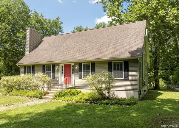 13-14 Creekside PL, Pleasant Valley, NY 12569