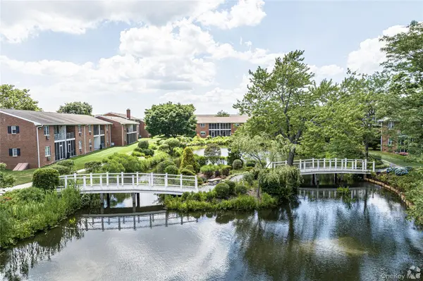146 Captains DR, West Babylon, NY 11704