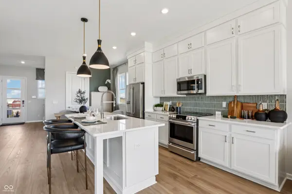 16007 Meadow Frost CT, Fishers, IN 46037