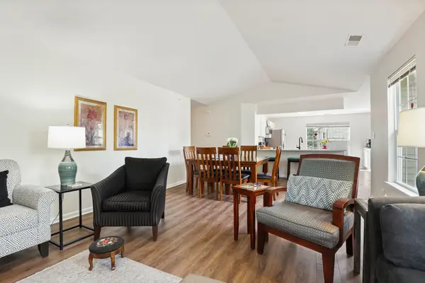 2191 Vanderbilt DR #2191, Geneva, IL 60134