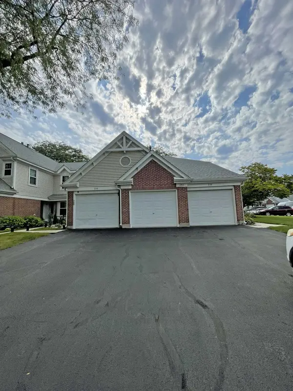 238 Green Knoll LN #238, Streamwood, IL 60107