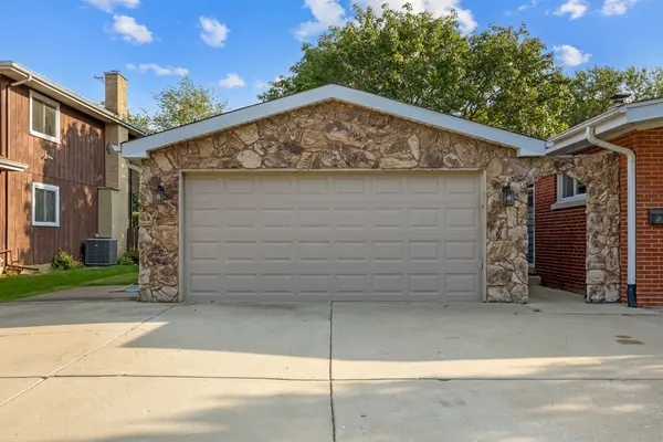 248 E Schick RD, Bloomingdale, IL 60108