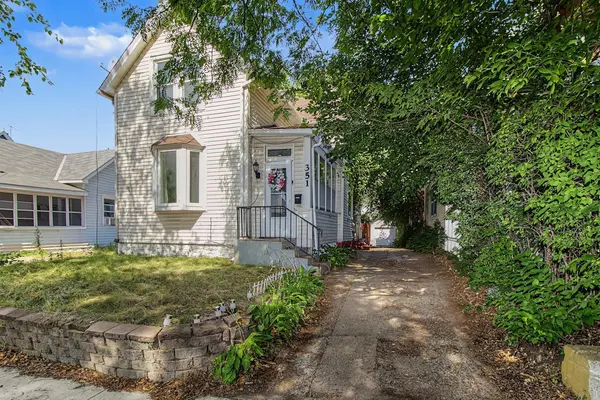 351 Burgess ST, Saint Paul, MN 55117