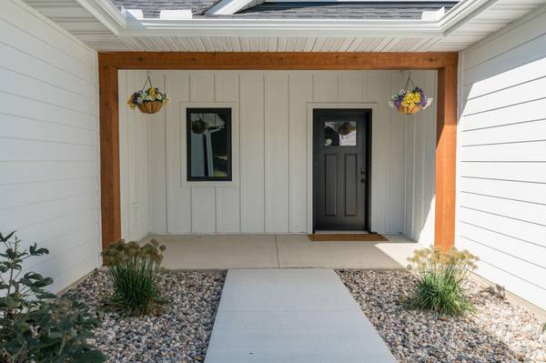 1720 High Tail LN, Mankato, MN 56001
