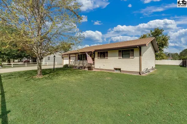 102 Robert St, Hutchinson, KS 67502