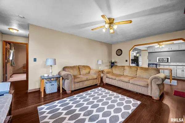 11 NEW SALEM RD, Bartonville, IL 61607