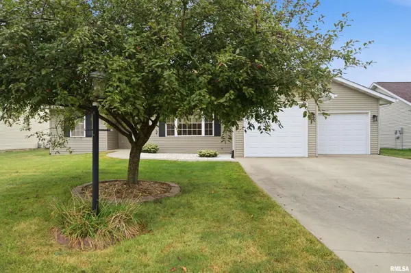 156 ELMRIDGE CIR, East Peoria, IL 61611