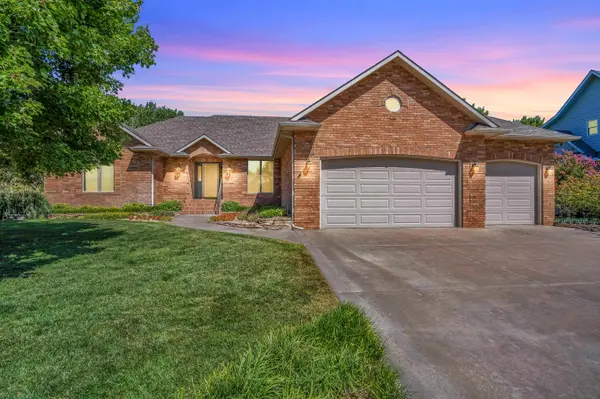 302 Lakewood Dr, North Newton, KS 67117