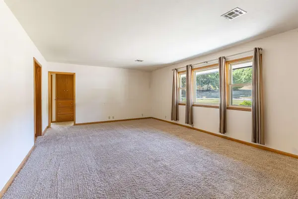 225 Highland Dr., Arkansas City, KS 67005
