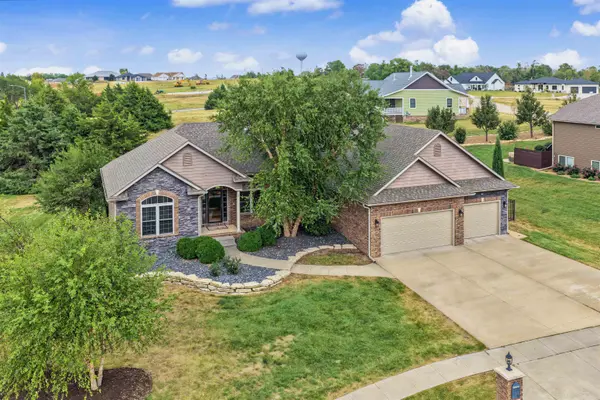 2310 Pinecrest Cr, Salina, KS 67401