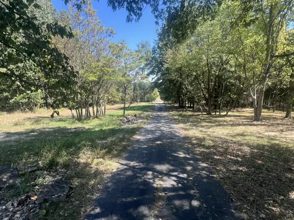 1525 S Farm Road 241, Rogersville, MO 65742