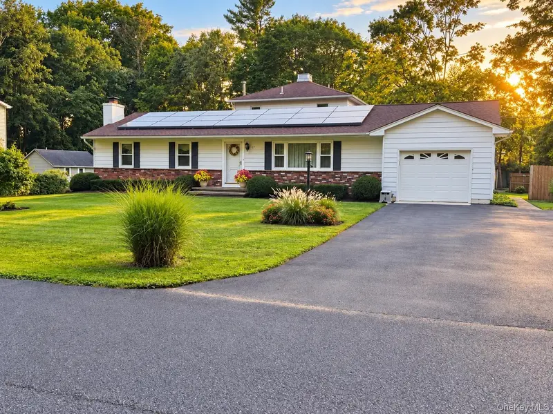 17 Rose AVE, Tillson, NY 12486