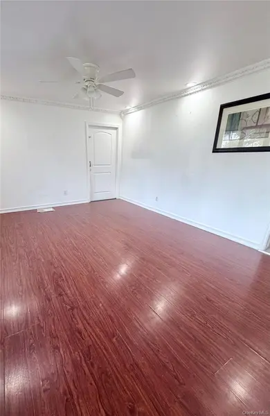 - Miller RD #1st Floor, Hicksville, NY 11801