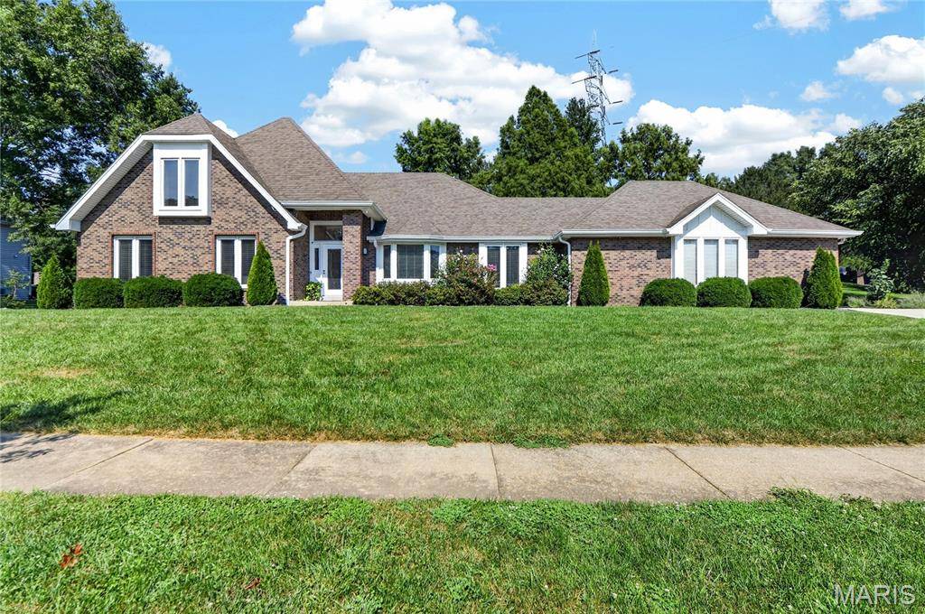 1260 Tammany LN, Town And Country, MO 63131