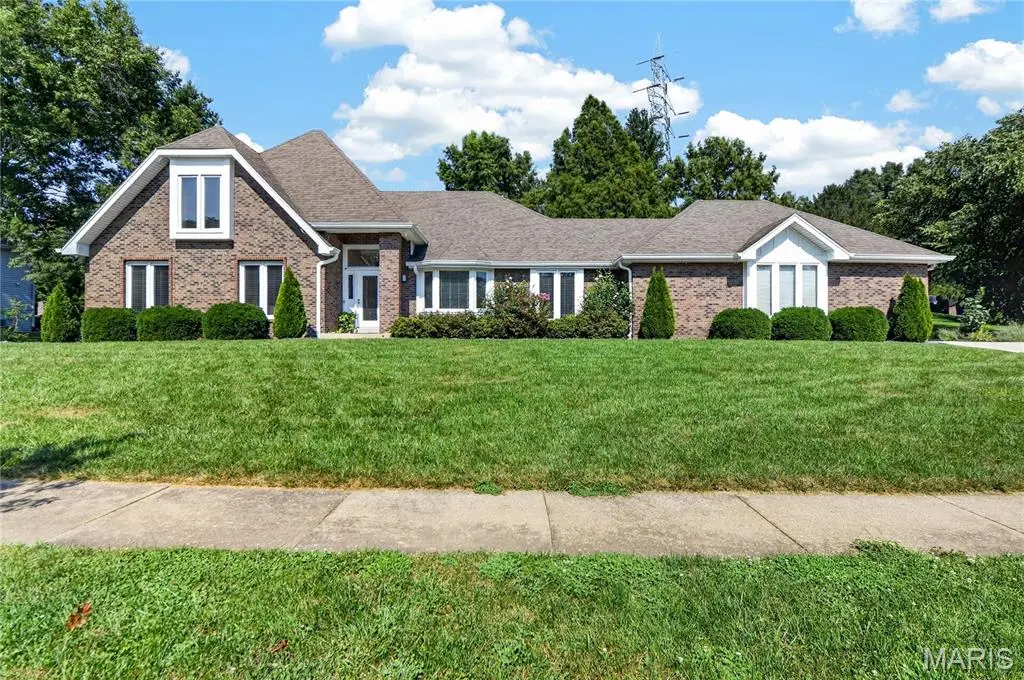 1260 Tammany LN, Town And Country, MO 63131