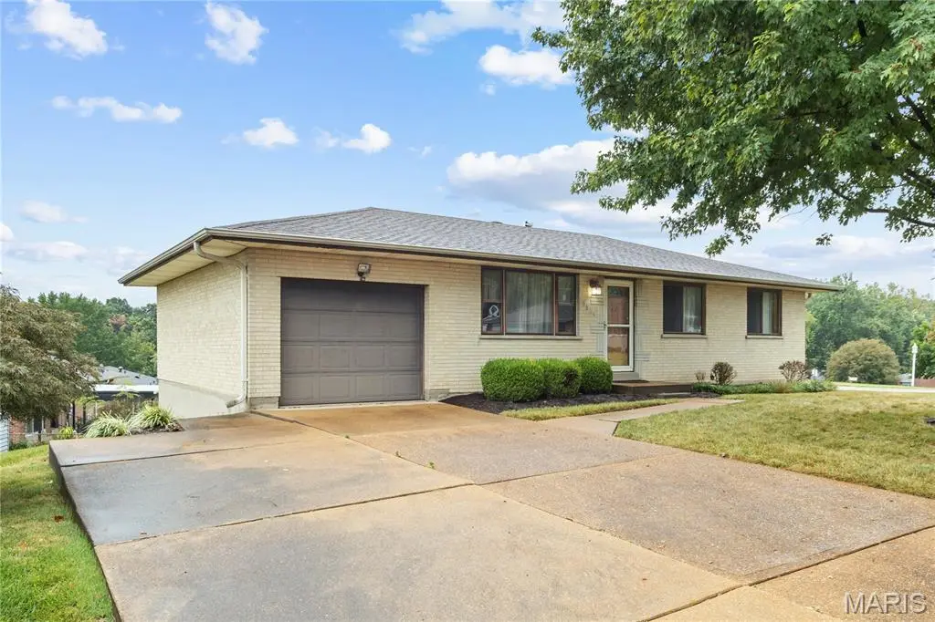 9834 Las Vegas DR, St Louis, MO 63126
