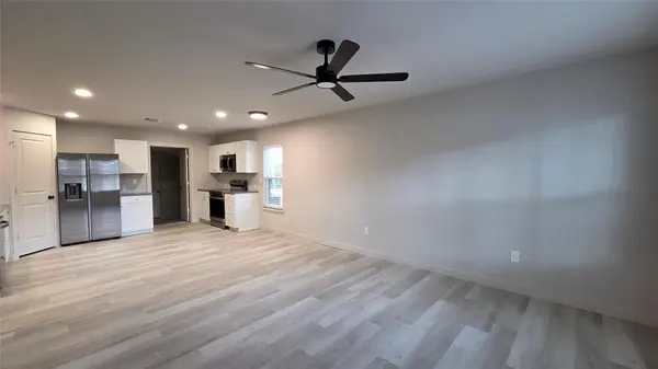 316 W 8th ST, Flatonia, TX 78941
