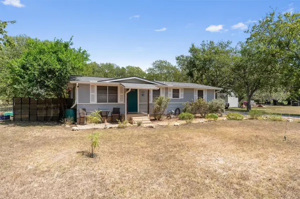 1003 Bugg LN, San Marcos, TX 78666