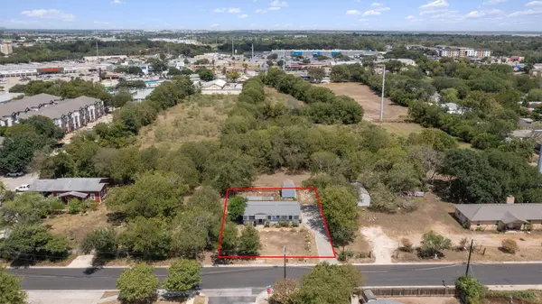 1003 Bugg LN, San Marcos, TX 78666