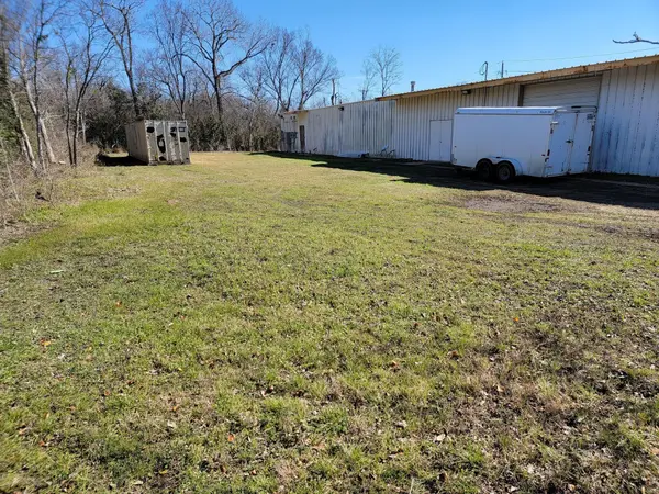 2010 W 2nd ST, Taylor, TX 76574