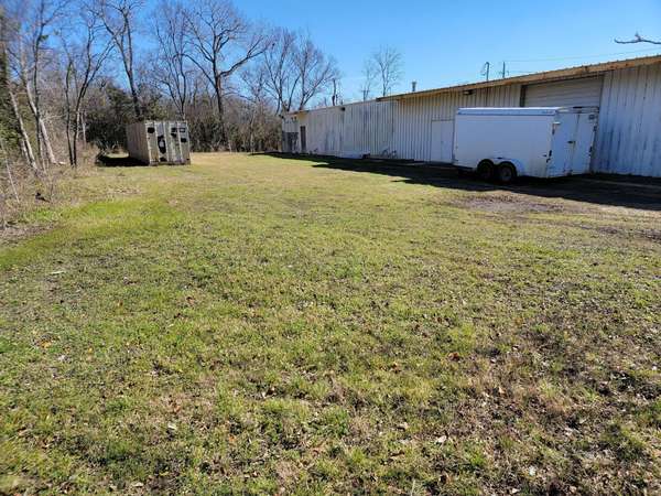 2010 W 2nd ST, Taylor, TX 76574