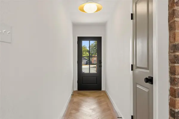 6304 Cannes CIR, Austin, TX 78745