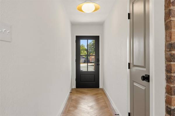 6304 Cannes CIR, Austin, TX 78745