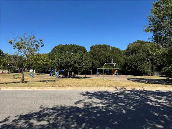 22 Park LN, Lampasas, TX 76550