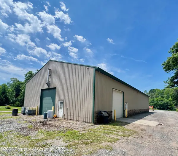 7 Canaan RD, Waymart, PA 18472