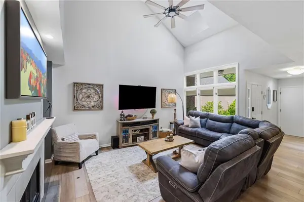 6727 W 126th CT, Overland Park, KS 66209