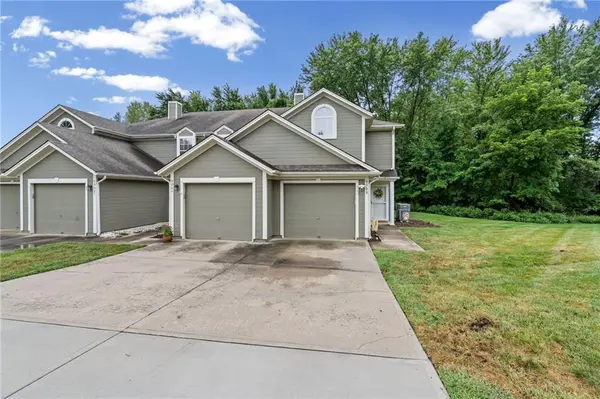 6066 NE Moonstone DR, Lee's Summit, MO 64064