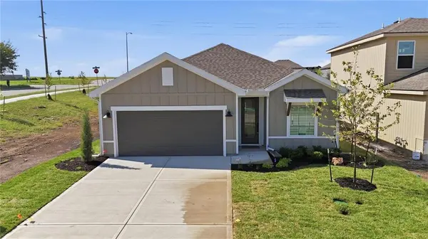 1301 Saddle CT, Raymore, MO 64083