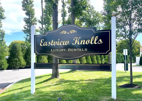 221 Eastview DR #17, Central Islip, NY 11722
